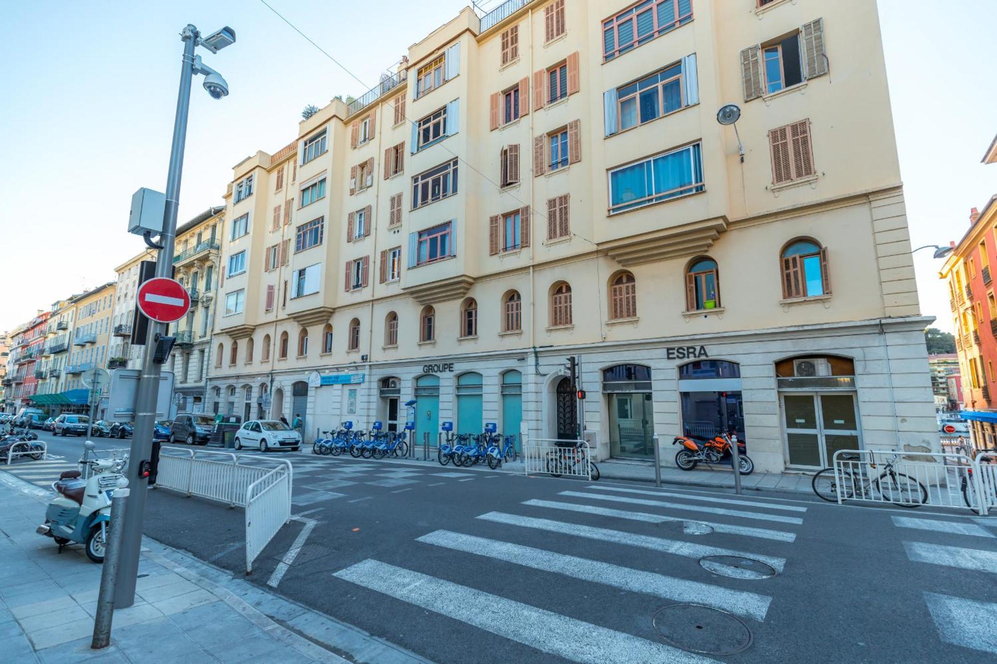 Extraordinary View On Port And Castle Hill - 1 Bdr & Parking Apartment *